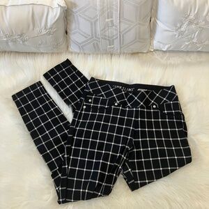 NWOT Black & White Nygard Luxe Slims Jegging Jean